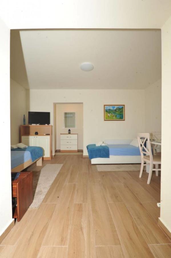 Apartments Olive Котор Екстер'єр фото