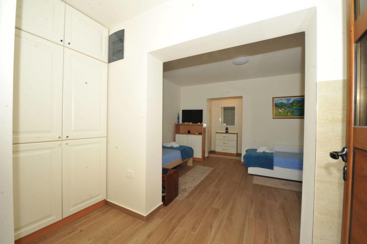 Apartments Olive Котор Екстер'єр фото